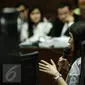 Hanie Juwita Boon memberikan kesaksian dalam sidang lanjutan kasus pembunuhan Wayan Mirna Salihin di Pengadilan Negeri Jakarta Pusat, Rabu (13/7). Hanie merupakan teman minum kopi korban dan tersangka, Jessica Kumala Wongso. (Liputan6.com/Faizal Fanani) 