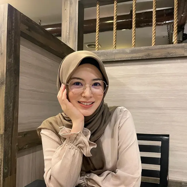 6 Artis Ini Mantap Berhijab Usai Putuskan Mualaf, Banjir Pujian