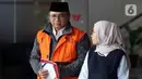 Mantan Menteri Agama, Yaqut Cholil Qoumas (Gus Yaqut - kiri), usai menjalani pemeriksaan lanjutan di Gedung Merah Putih Komisi Pemberantasan Korupsi (KPK), Jakarta, Selasa (2/6/2026). (Liputan6.com/Helmi Fithriansyah)
