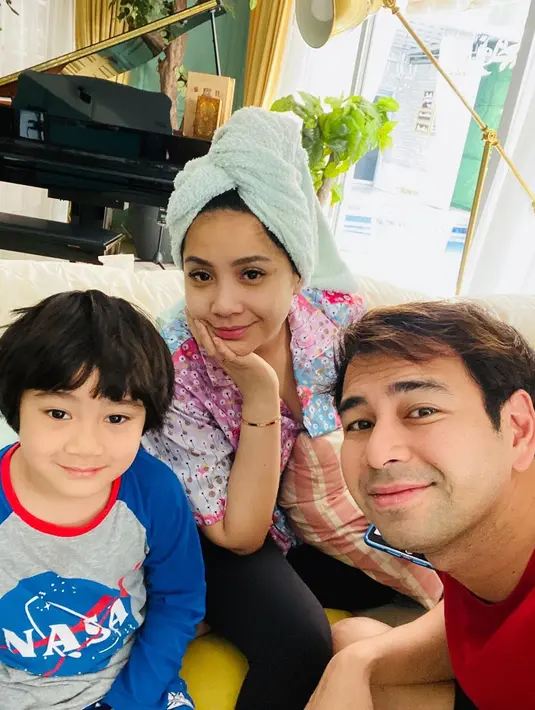 “Temen-temennya papa tuh pada ngeprank-ngeprankin Aa. Padahal kan Aa tuh nggak pernah ngeprankin,” lanjut Lala menceritakan keresahan Rafathar. (Instagram/raffinagita1717)
