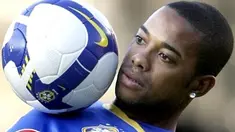 Brazilian forward Robinho controls the ball during a training session at Mineirao Stadium in Belo Horizonte, Minas Gerais, on June 17, 2008. AFP PHOTO/Antonio Scorza