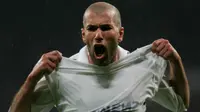 Zinedine Zidane (77,5 juta euro)- Zidane memulai ikatannya dengan Real Madrid sebagai pemain pada bulan Juli 2001. Pemain terbaik dunia ini dibeli Real Madrir dari Juventus seharga 77,5 juta euro. (AFP/Philippe Desmazes)