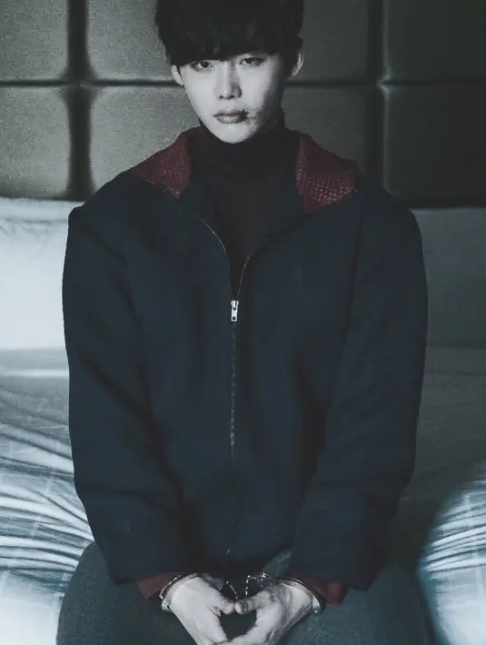 Peran Kim Woo Jin inilah yang ditawarkan kepada Lee Jong Suk. Jika ia menerima tawaran, maka Lee Jong Suk akan reuni lagi dengan Park Soo Jin selaku PD di drama While You Were Sleeping. (Foto: instagram.com/jongsuk0206)