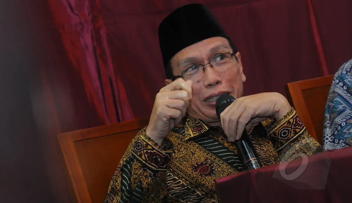 Pengamat Politik yang juga dosen Ilmu Politik di UIN Jakarta Marbawi A. Katon saat menjadi pembicara dalam diskusi bertajuk 'ISIS dan Radikalisme' di kawasan Menteng, Jakarta, Jumat (20/3/2015). (Liputan6.com/Herman Zakharia)