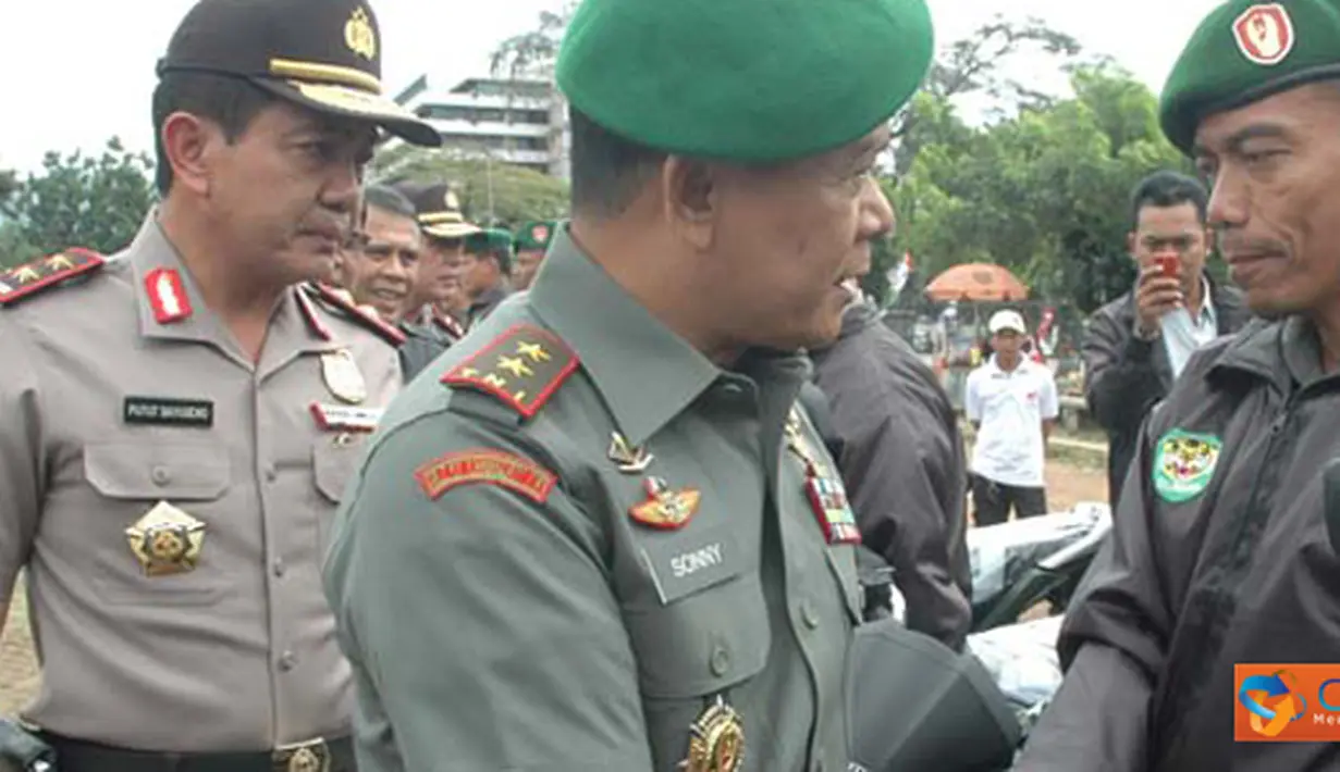 Citizen6, Bandung: Menurut Gubernur Jawa Barat, bantuan Speda Motor ini, merupakan bentuk perhatian dan kepedulian Pemda Provinsi Jawa Barat kepada TNI dan Polri. (Pengirim: Pendam3)
