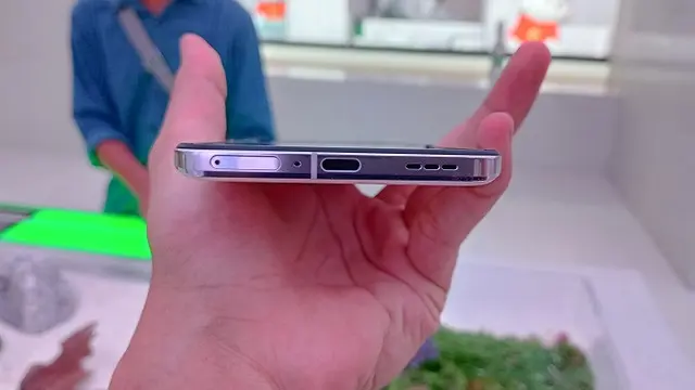 Bodi Bagian Bawah HP Layar Lipat Baru Oppo Find N3 Flip.