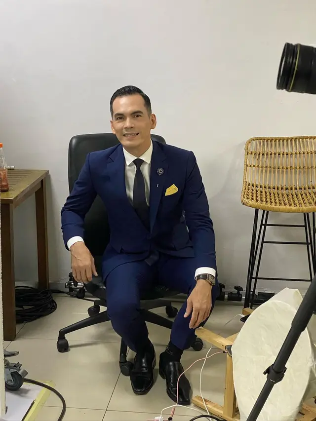 7 Potret Terbaru Atalarik Syach yang Masih Betah Menduda, Curi Perhatian