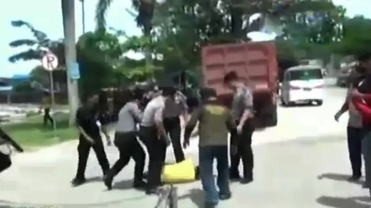 Bentrok-Polisi-Mahasiswa