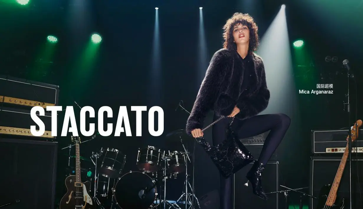 Brushed leather mengungkapkan gaya retro yang modern. Sepatu boots Chelsea dan Martin Dandy mengekspresikan tampilan yang tidak hanya keren, tapi juga nyaman. Gesper logam ditempatkan dengan teliti pada sepatu untuk memberi sentuhan unik pada gaya pemakai. Foto: Document/Staccato.