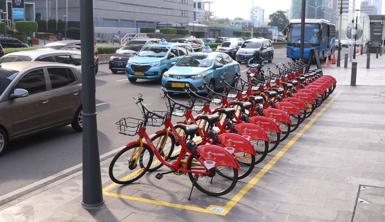 Sejumlah sepeda untuk layanan bike sharing atau penyewaan sepeda di Kawasan Jakarta, Jumat (3/7/2020). Layanan bike sharing yang bertujuan untuk mengurangi penggunaan kendaraan bermotor ini terbagi dalam 6 titik lokasi di Jakarta. (Liputan6.com/Angga Yuniar)