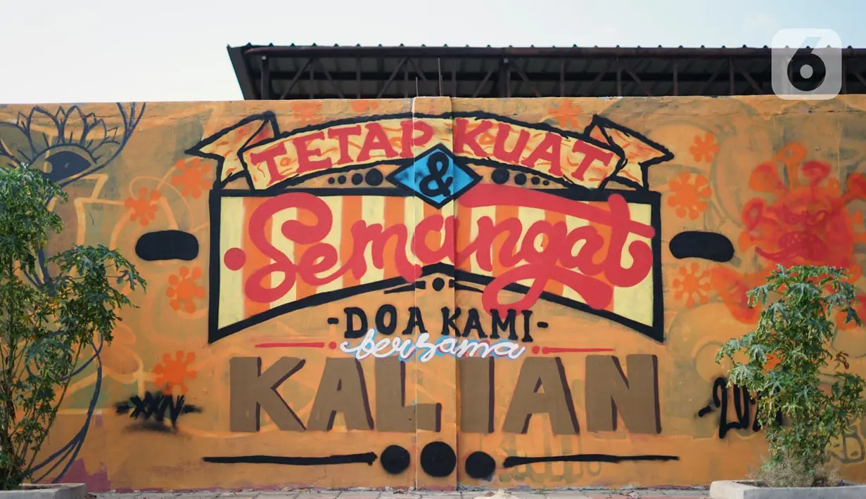 Mural bertema pandemi virus corona COVID-19 menghiasi tembok di kawasan Sunter, Jakarta, Selasa (2/6/2020). Mural tersebut dibuat sebagai wujud dukungan terhadap tenaga medis serta masyarakat agar tetap semangat menghadapi pandemi COVID-19. (Liputan6.com/Immanuel Antonius)