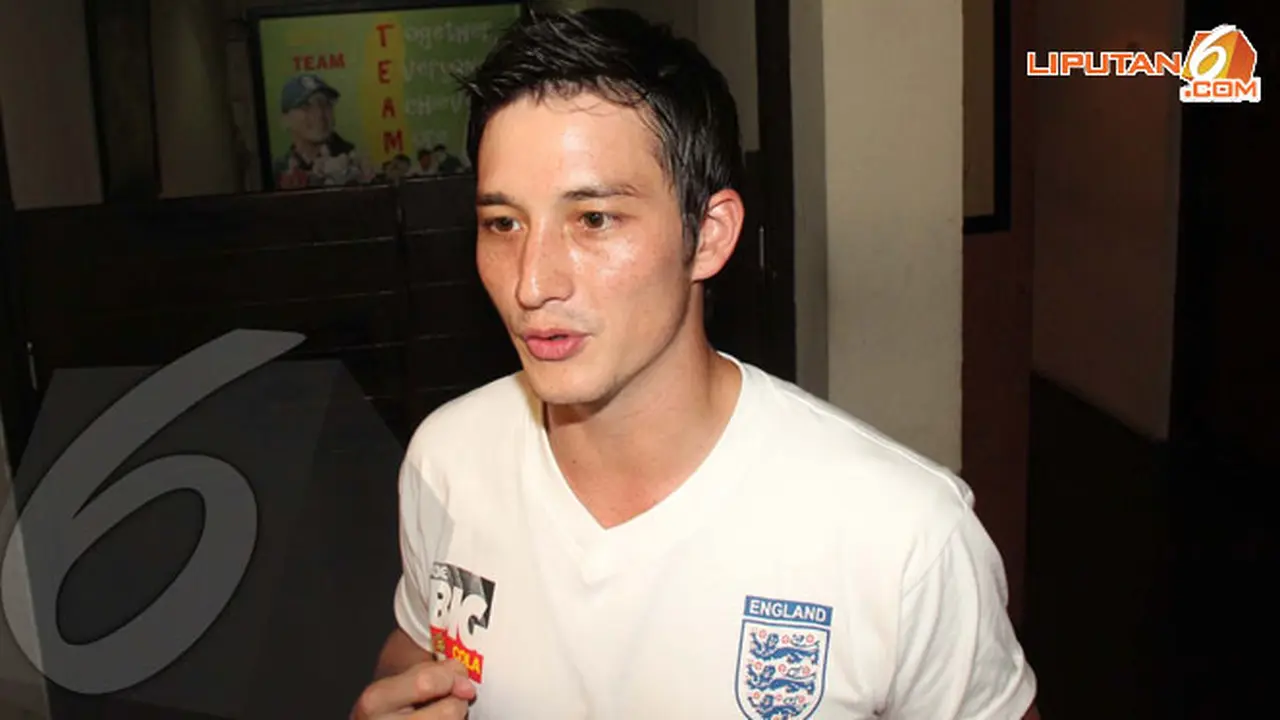 mike-lewis-130728b.jpg