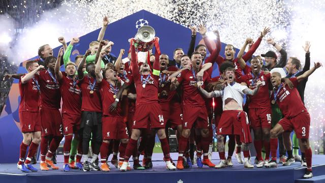 135 Gambar gambar liverpool mengangkat piala Terkini