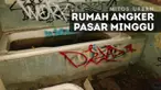 Rumah dua lantai di Pasar Minggu kosong sejak puluhan tahun lalu. Warga setempat mengaku sering melihat penampakan gaib