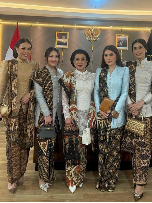 Tampilan Srikandi Keluarga Otto Hasibuan saat Pelantikan Wakil Menteri dari Istri, Putrinya, hingga Jessica Mila. [@nataliahasibuan]