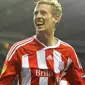 Selebrasi gol striker Stoke City Peter Crouch ke gawang Besiktas di lanjutan penyisihan Grup E Europa League di Britannia Stadium, 29 September 2011. Stoke unggul 2-1. 