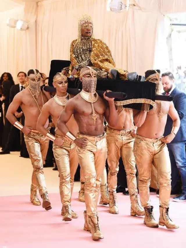 Adu Gaya Penampilan Seleb Hollywood di Met Gala 2019