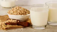 bahaya susu oat yang jarang diketahui/shutterstock/YuriiVD
