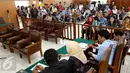 Istri dan anak Irman, Liestyana Rizal dan Irviandari Alestya Gusman turut menghadiri sidang praperadilan yang diajukan Irman Gusman di PN Jakarta Selatan, Selasa (25/10). Sidang beragenda pembacaan permohonan oleh pihak pemohon (Liputan6.com/Helmi Afandi)