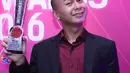 Raditya Dika saat menghadiri Infotainment Awards di Studio 6 Emtek City, Daan Mogot, Jakarta, Jumat (22/1/2016). (Liputan6.com/Herman Zakharia)