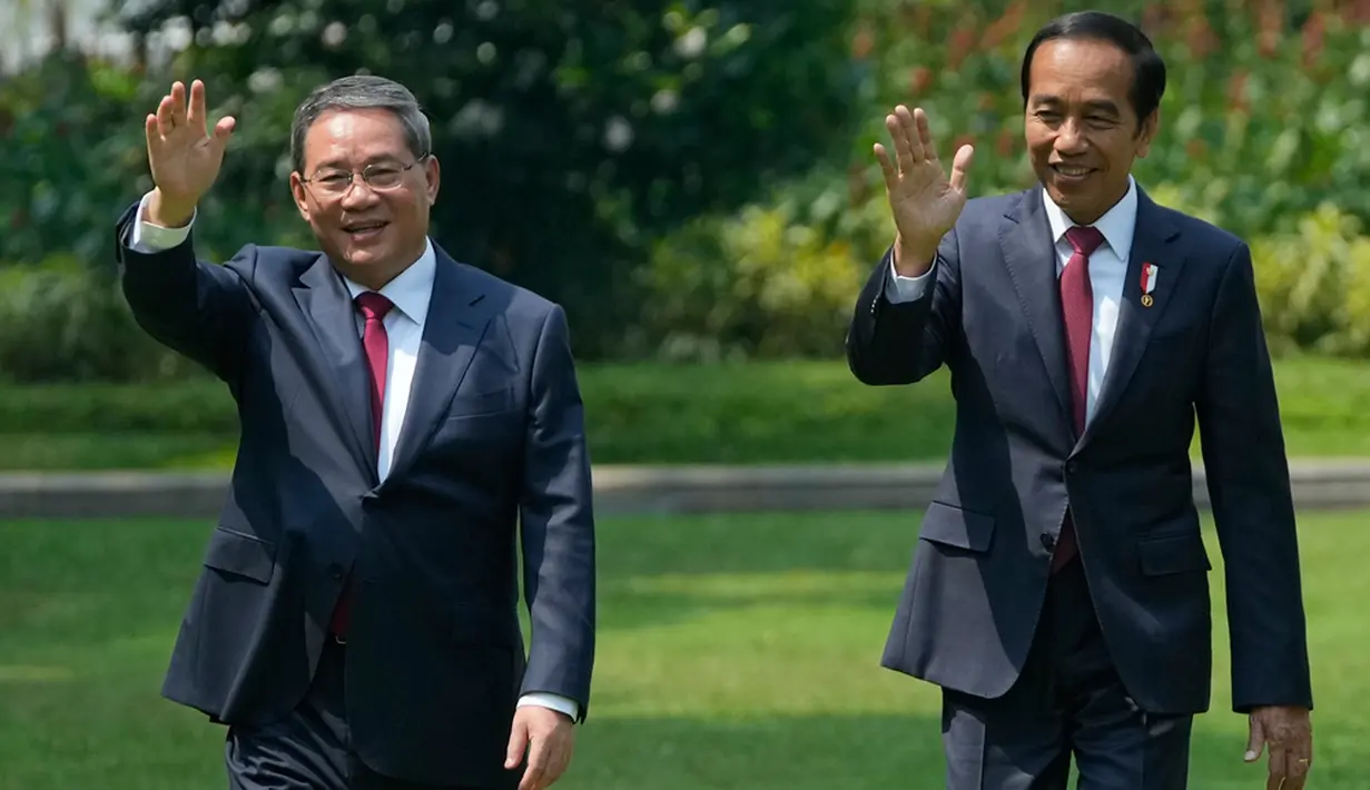 Keduanya kemudian melakukan pertemuan bilateral bersama para delegasi di Ruang Oval. (AP Photo/Achmad Ibrahim)
