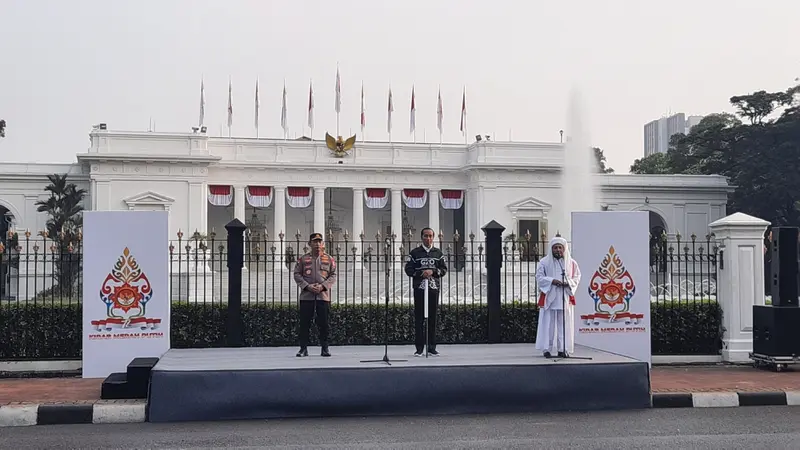 Jokowi bersama Kapolri dan Habib Luthfi melepas kirab merah putih dari depan Istana Merdeka