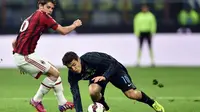 Mateo Kovacic (kanan) saat tampil di derby Milan (GIUSEPPE CACACE / AFP)