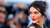 Makan Malam dengan Obama, Kendall Jenner Alami Insiden Memalukan