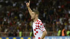 Pemain Kroasia Andrej Kramaric melakukan selebrasi usai mencetak gol ke gawang Armenia pada pertandingan sepak bola Kualifikasi Euro 2024 di Stadion Republik Vazgen Sargsyan, Yerevan, Armenia, Senin (11/9/2023). (KAREN MINASYAN/AFP)