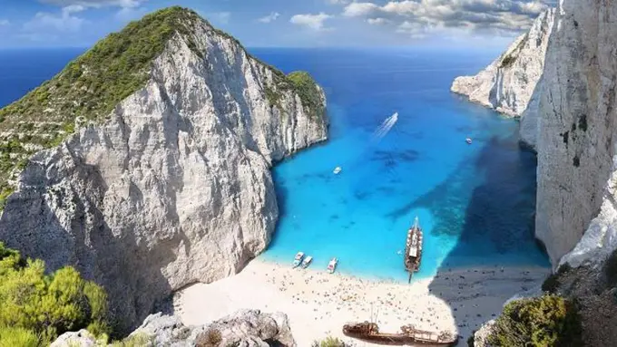 5 Destinasi Pantai dari Seluruh Dunia dengan Biaya Terjangkau