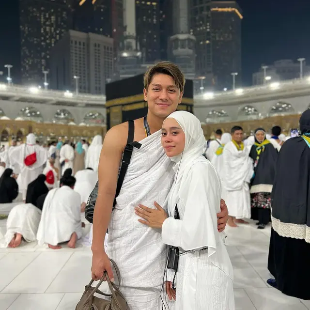7 Potret Lesty Kejora dan Rizky Billar Jalani Umroh, Ajak Baby Levian