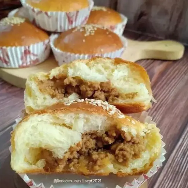 Roti kentang isi daging