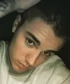 Solois muda Justin Bieber ternyata menyimpan alasan dibalik drinya memangkas rambut gimbalnya. Tak hanya dihujat penggemar, ternyata Justin memangkas rambutnya demi Selena. (instagramjustinbieber/Bintang.com)