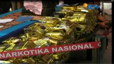 Selain ratusan kilogram sabu, petugas juga memusnahkan 200 gram bubuk sintetik kanabinol dan tembakau gorila.
