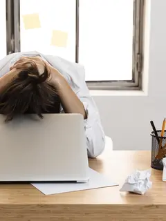 Tips untuk menghindari distraksi saat bekerja. (foto: jcomp/freepik)