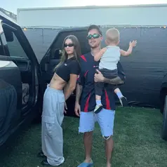 Hailey Bieber Tampil Chic di Coachella. [@haileybieber]