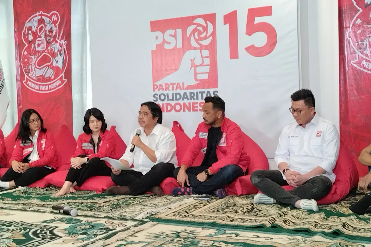 Pakar komunikasi dan pegiat media sosial, Ade Armando resmi bergabung ke Partai Solidaritas Indonesia (PSI).