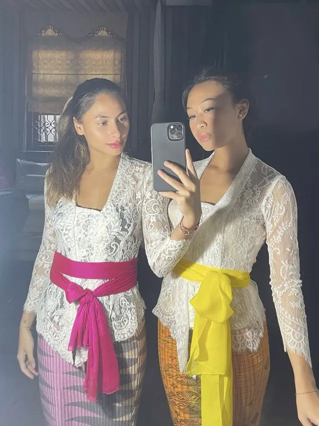 Punya Wajah Blasteran, 4 Potret Valerie Thomas Kenakan Pakaian Tradisonal Indonesia dari Baju Bodo Hingga Kebaya Bali/dok. valerieethomas