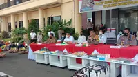 Kapolda Banten, Irjen Pol Fiandar, Saat Memberikan Keterangan Resminya di Mapolda Banten, Kota Serang. (09/11/2020). (Yandhi Deslatama/Liputan6.com)