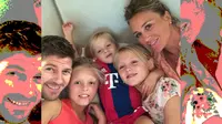 Hai, kami Gerrard Family (Foto: Instagram Steven Gerrard)