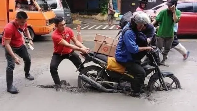 Malu Banget, Ini 7 Potret Kocak Orang Apes di Tempat Umum
