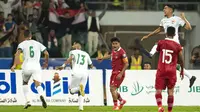 Selebrasi pemain Timnas Irak,&nbsp;Bashar Rasan (dua kiri) setelah mencetak gol ke gawang Timnas Indonesia&nbsp;dalam laga pertama Grup F Kualifikasi Piala Dunia 2026 di Basra International Stadium, Irak, Kamis (16/11/2023) malam WIB. (AFP/Hissein Faleh)