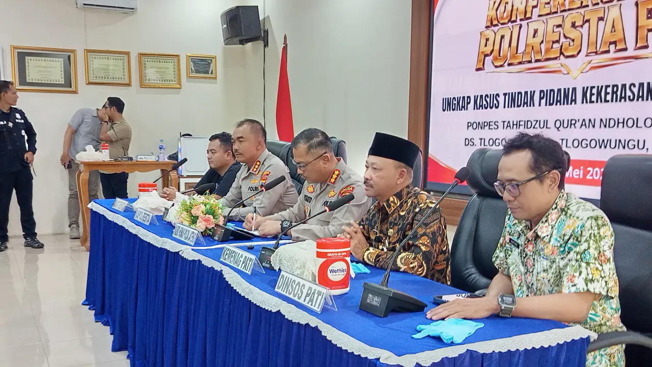 Foto konpers tersangka pencabulan santriwati di Pati