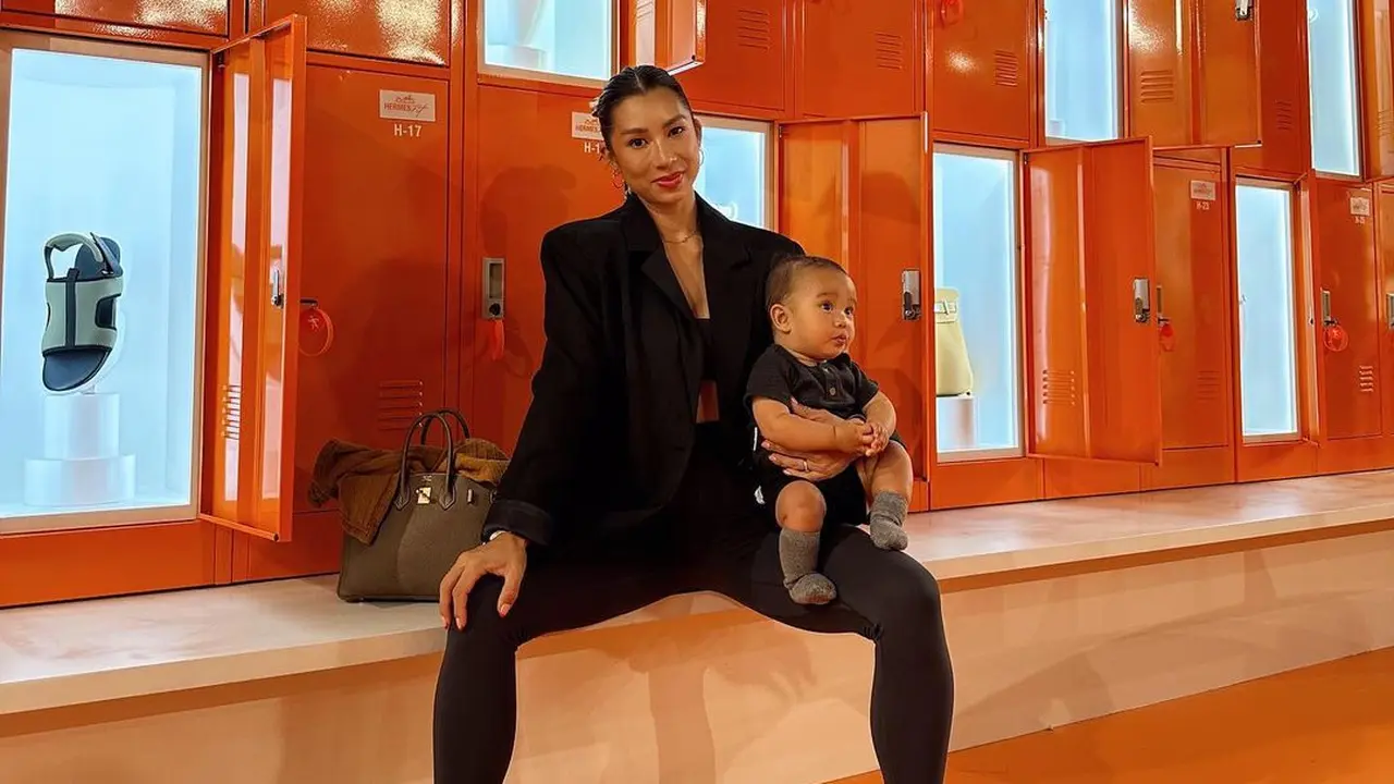 Miliki tubuh yang body goals intip deretan outfit kece Jennifer Bachdim.