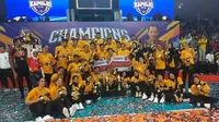 Tim putra dan putri Kalimantan Barat sukses mengawinkan gelar juara Piala Kapolri 2023 usai menang atas Jawa Timur pada laga final di GOR Pangsuma, Pontianak, Sabtu, 2 September. (foto: moji)