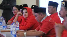 Calon Kepala Daerah dan Wakil Kepala Daerah yang diusung PDI P saat mengikuti Sekolah partai angkatan ke-6, Depok, Minggu (28/1). Sebanyak 88 bakal calon Kepala Daerah dan Wakil Kepala Daerah mengikuti sekolah tersebut. (Liputan6.com/Herman Zakharia)