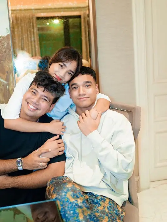 <p>Dalam akun instagramnya pun ia menuliskan &ldquo;im happy and no tears for today,&rdquo;. Ia juga menyampaikan terima kasih kepada yang telah mengucapkan selamat ulang tahun padanya. [@fuji_an]</p>