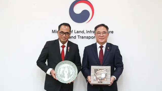 Menteri Perhubungan (Menhub) Budi Karya Sumadi menggelar pertemuan dengan Wakil Menteri Infrastruktur dan Transportasi Korea Selatan Sangwoo Park. (Dok Kemenhub)
