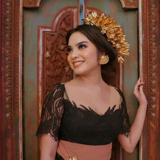 6 Potret Terbaru Syandria Kameron Cicit Presiden Soekarno, Kini Jadi Penari Bali