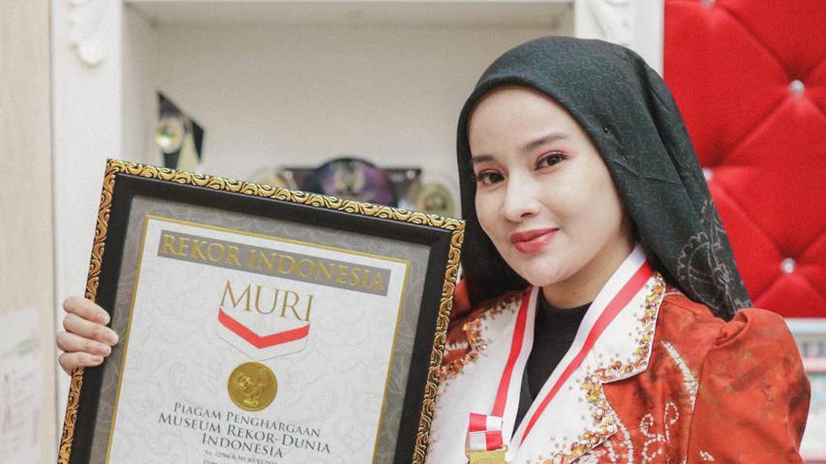 Influencer Ayu Widyaningrum Raih 2 Rekor MURI Setelah Kumpulkan 237 Penghargaan Sejak 2018